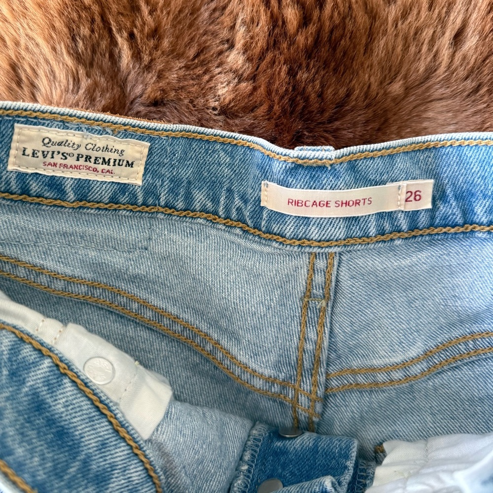 Levi’s distressed rib cage denim shorts - Picture 2 of 3